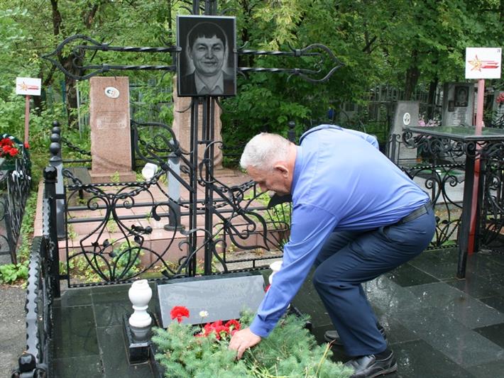 В Барнауле росгвардейцы почтили память сослуживца, погибшего при исполнении служебного долга