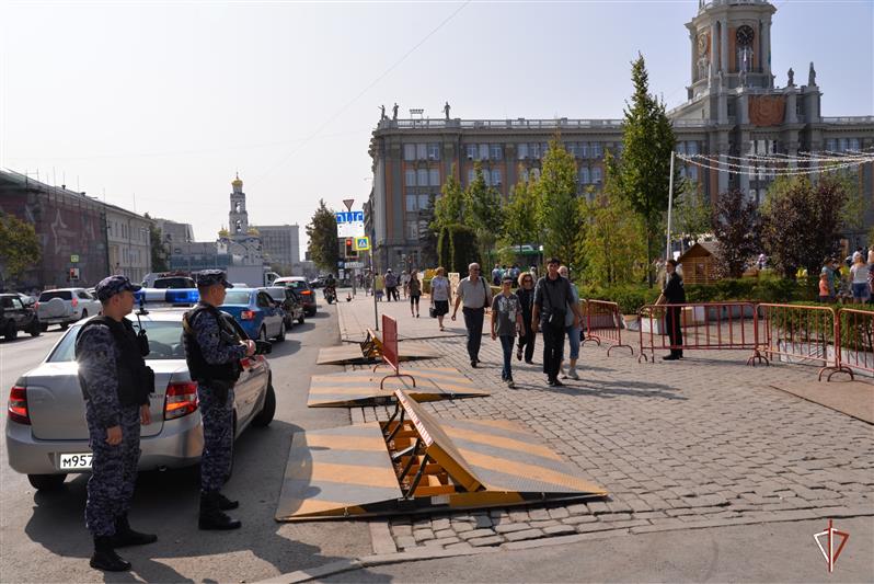 В Екатеринбурге росгвардейцы  приняли участие в охране порядка на мероприятиях в честь дня города 