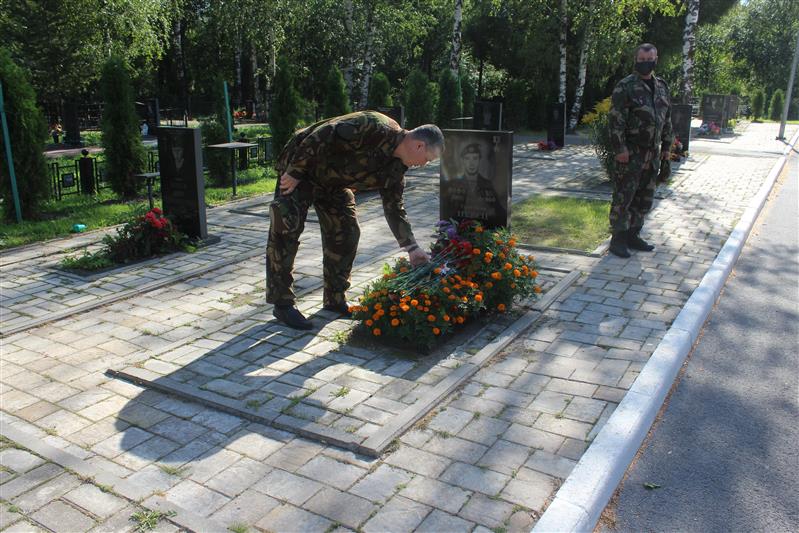 Сотрудники череповецкого ОМОН Росгвардии почтили память погибшего сослуживца
