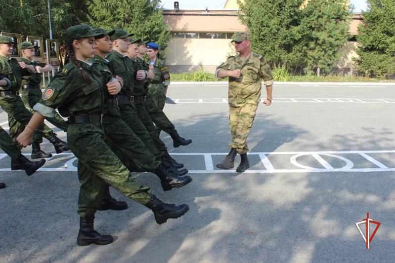 Росгвардейцы участвуют в проведении военно-полевого сбора для уральских кадет 