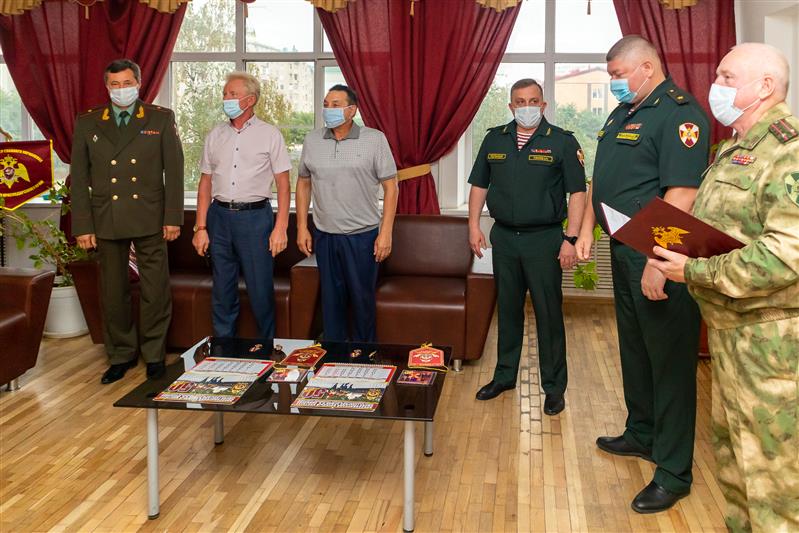В Краснодаре ветеранам войск правопорядка вручены памятные медали