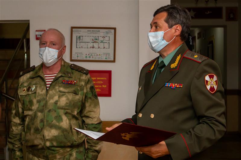 В Краснодаре ветеранам войск правопорядка вручены памятные медали