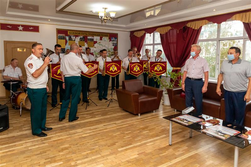 В Краснодаре ветеранам войск правопорядка вручены памятные медали