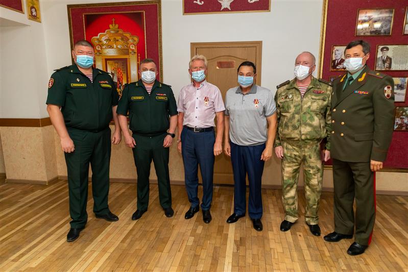 В Краснодаре ветеранам войск правопорядка вручены памятные медали