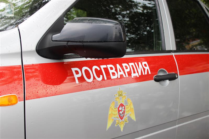 Екатеринбургский ОМОН Росгвардии оказал содействие полиции в изъятии немаркированной алкогольной продукции 