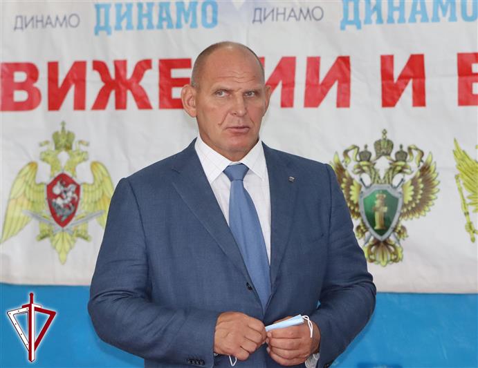 Алтайские росгвардейцы встретились с легендой отечественного спорта Александром Карелиным