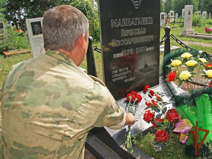 Военнослужащие управления Росгвардии по Хакасии почтили память земляка-подводника