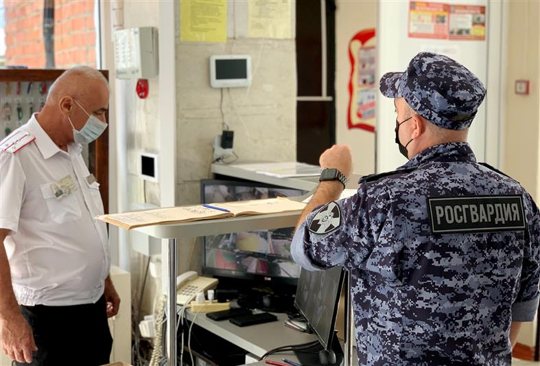 Росгвардия проверила обеспечение безопасности образовательных учреждений юга России (видео)