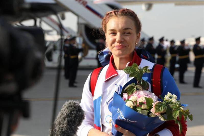 Олимпийских чемпионов из Росгвардии торжественно встретили во Внуково (видео)