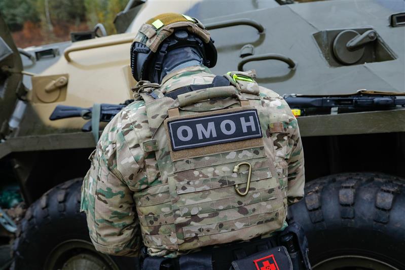 При участии ОМОН Росгвардии в Белгородской области задержан подозреваемый в поджоге автомобиля
