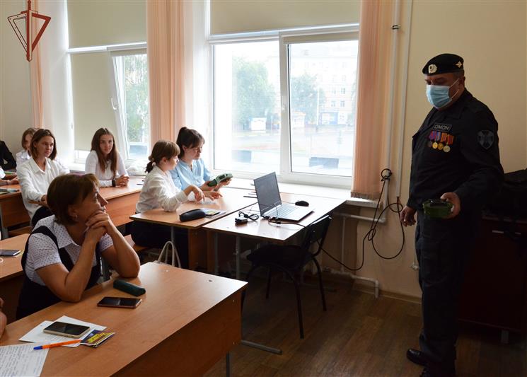 В Тамбове представители Росгвардии провели Урок мужества, посвященный Дню солидарности в борьбе с терроризмом