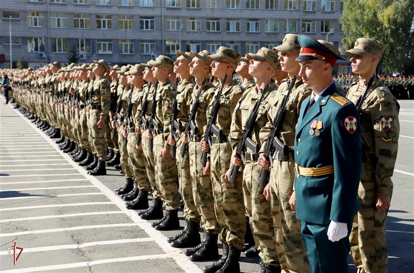 Первокурсники Новосибирского военного института Росгвардии присягнули на верность Отечеству