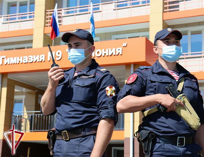 Росгвардия обеспечила безопасность образовательных учреждений Сибири в День знаний