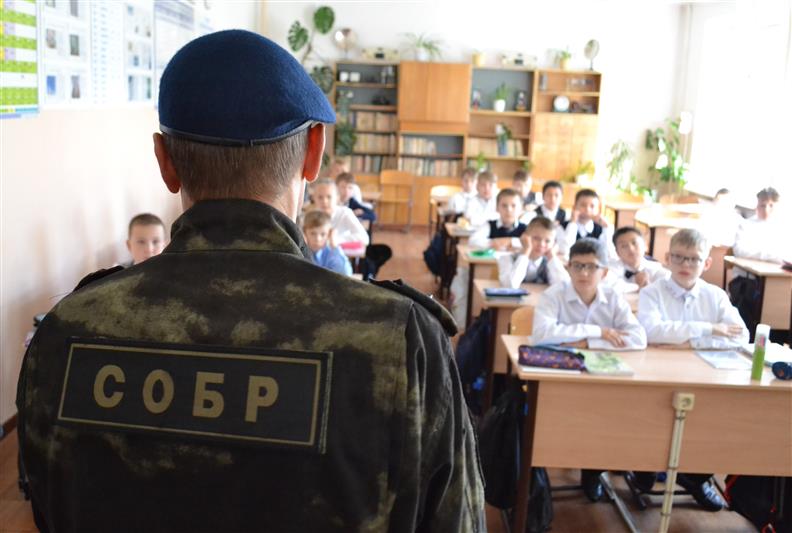 Росгвардейцы Сибирского округа приняли участие в торжественных мероприятиях, посвящённых Дню знаний