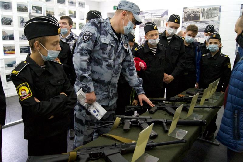 Военнослужащие и сотрудники Северо-Западного округа Росгвардии присоединились к акции «Вместе против террора»