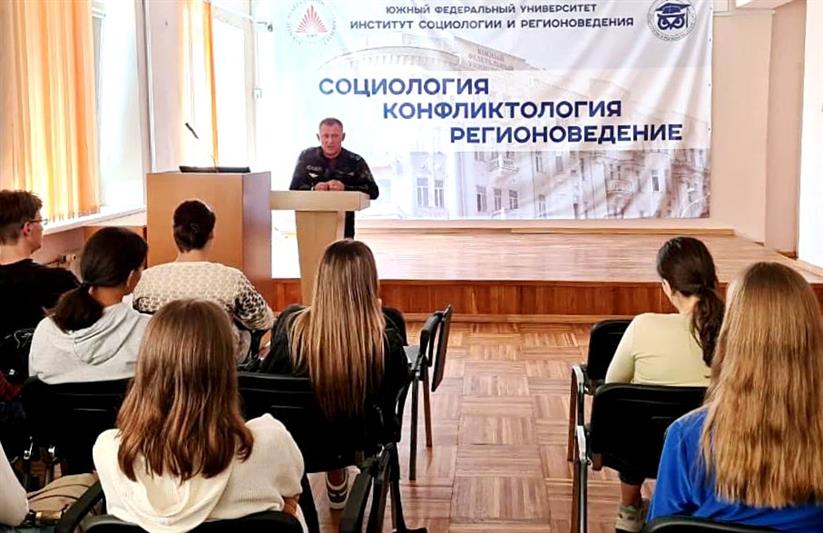 На юге России сотрудники и военнослужащие Росгвардии выразили солидарность в борьбе с терроризмом