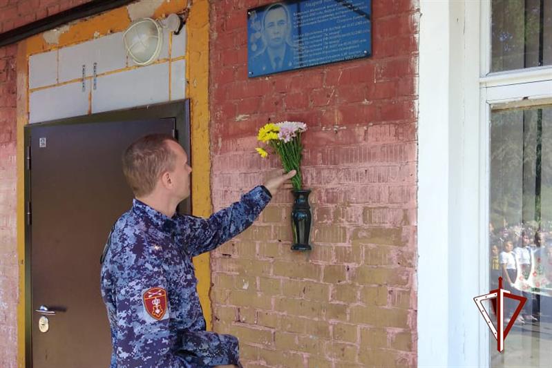 Памятные мероприятия ко Дню солидарности в борьбе с терроризмом проходят в Сибирском округе Росгвардии