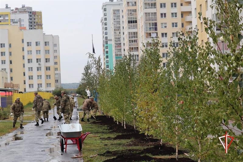 Уральский округ Росгвардии присоединился к всероссийскому субботнику (видео)