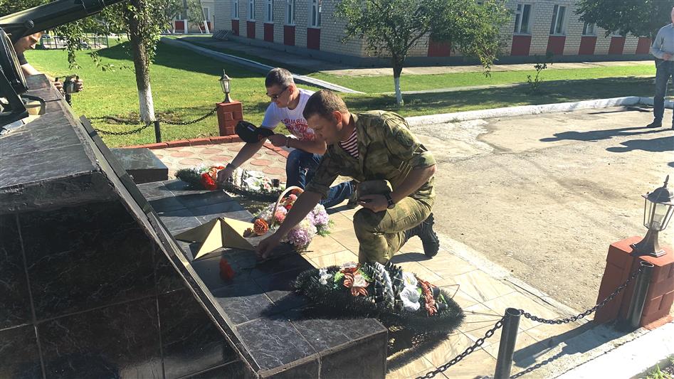 Росгвардейцы почтили память погибших  в дагестанском селе Тухчар товарищей