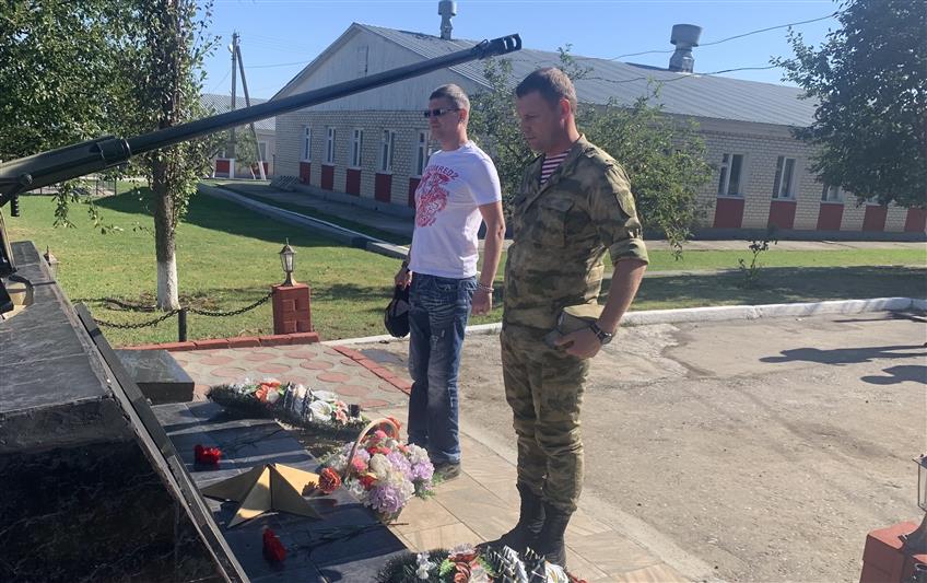 Росгвардейцы почтили память погибших  в дагестанском селе Тухчар товарищей