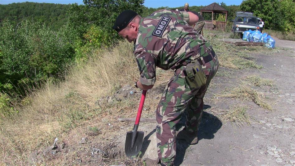 Саратовские росгвардейцы приняли участие во всероссийской экологической акции «Зеленая волна»