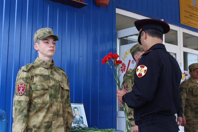 Имя погибшего воина правопорядка присвоено саратовской школе