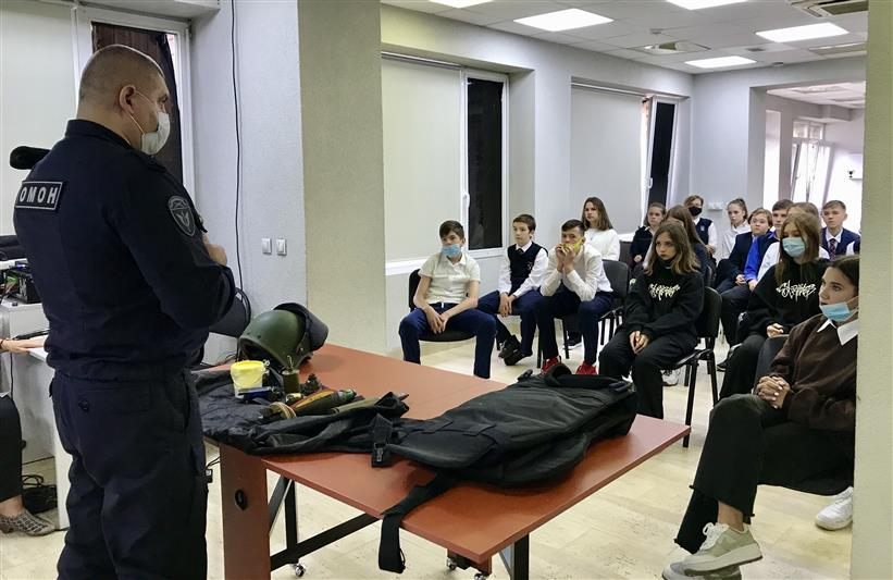 Военнослужащие и сотрудники Северо-Западного округа Росгвардии присоединились к акции «Вместе против террора»