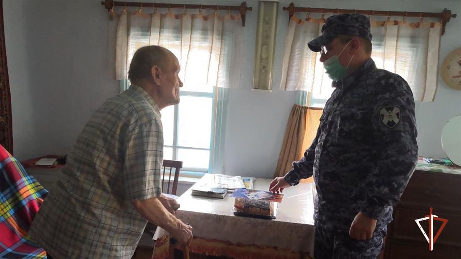Росгвардия поздравила с 95-летием ветерана службы – участника Великой Отечественной войны в Зауралье
