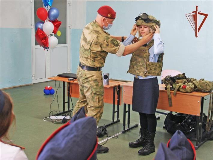 Памятные мероприятия ко Дню солидарности в борьбе с терроризмом проходят в Сибирском округе Росгвардии