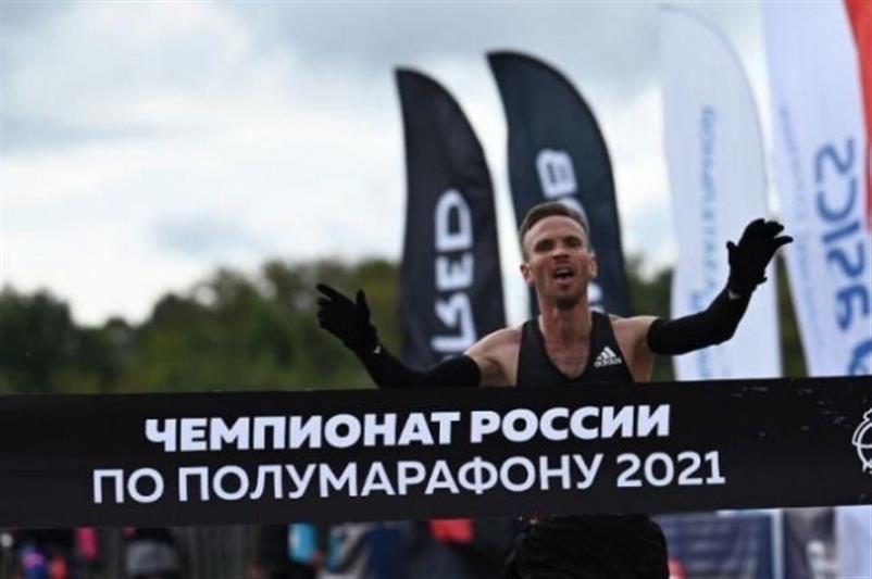 Офицер Росгвардии победил на чемпионате России по полумарафону