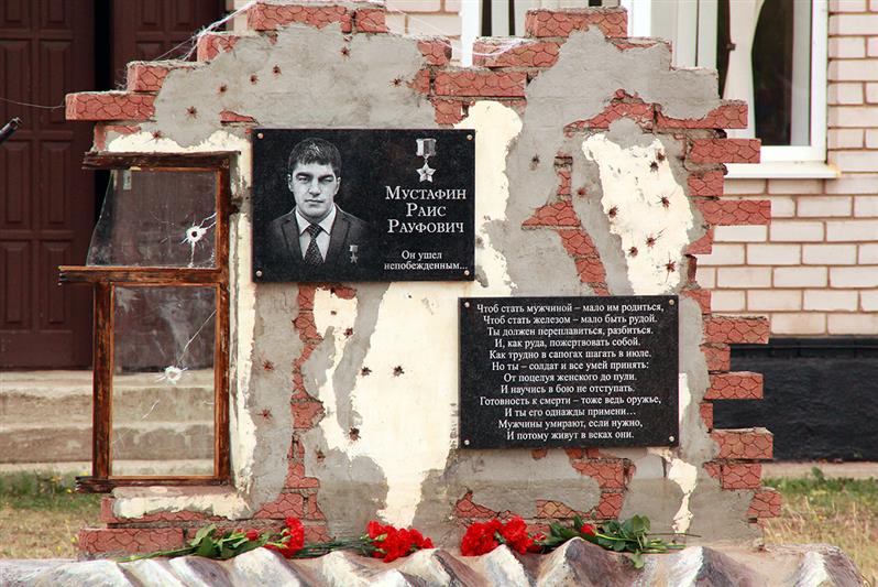 Память Героя России Раиса Мустафина увековечили в Оренбуржье (видео)
