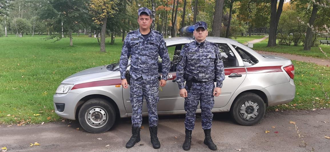 Сотрудники Росгвардии оказали помощь девушке, получившей серьезную травму 