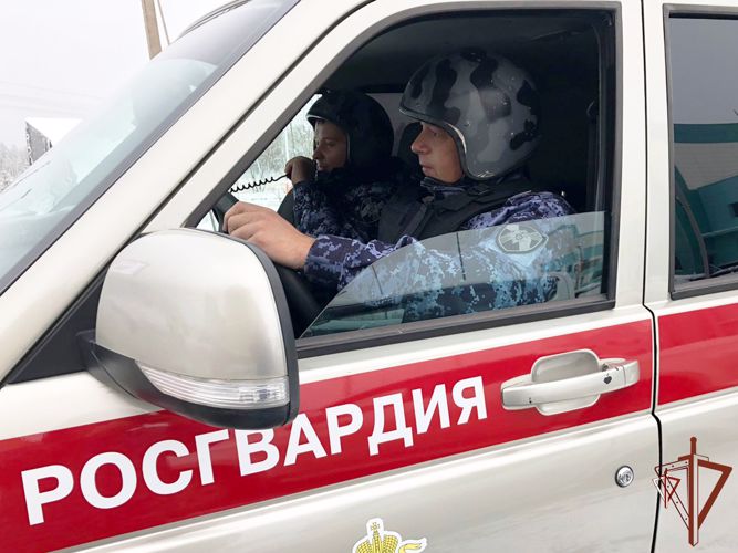 Находившегося в федеральном розыске мужчину задержали сотрудники Росгвардии на Ямале 