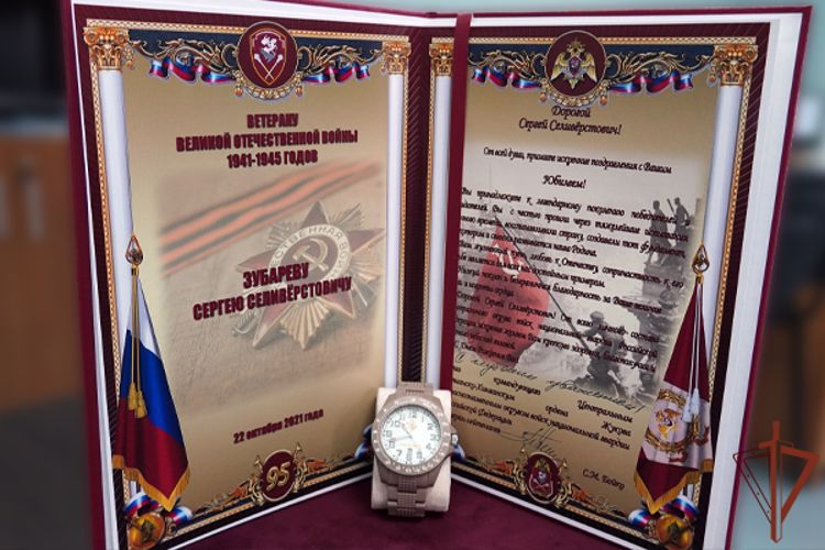 В Костроме представители Росгвардии поздравили ветерана Великой Отечественной войны с 95-летием