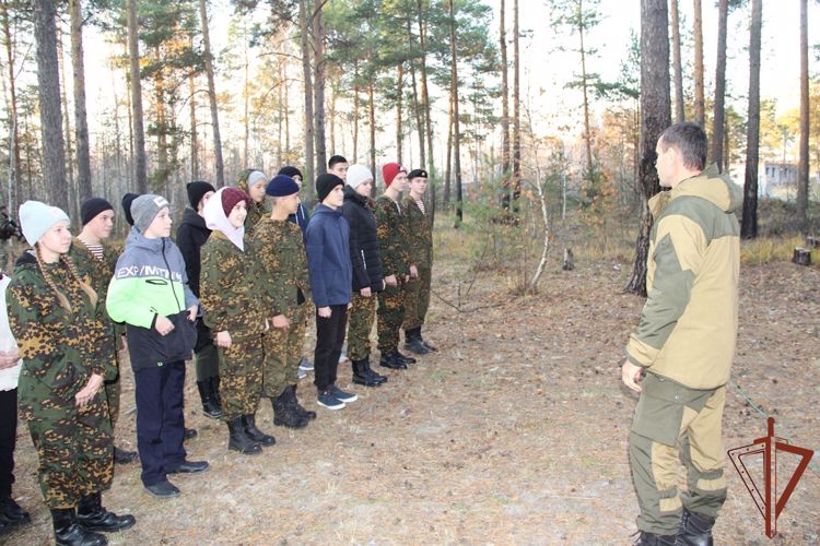 Бойцы и ветераны тюменского ОМОН организовали для кадет Росгвардии тактико-учебные занятия