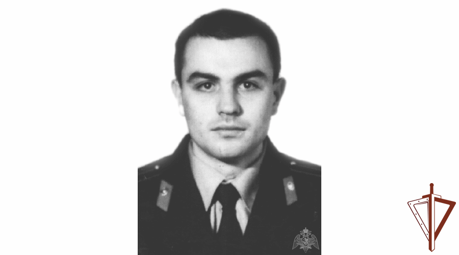 В Липецке сотрудники СОБР территориального Управления Росгвардии поздравили маму и вдову погибшего офицера с Днем Рождения