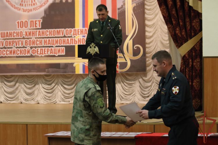 В Москве чествовали военнослужащих Росгвардии по призыву, увольняемых в запас 