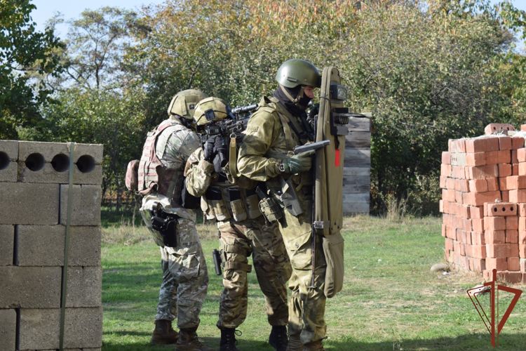 День образования московского ОМОН Росгвардии отметили в Ханкале 