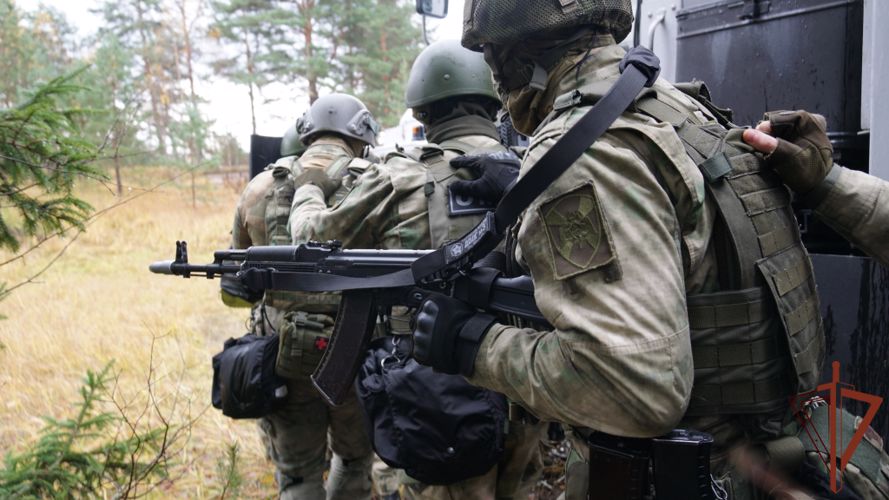 Завершился полевой выход сотрудников ОМОН Управления Росгвардии по Псковской области