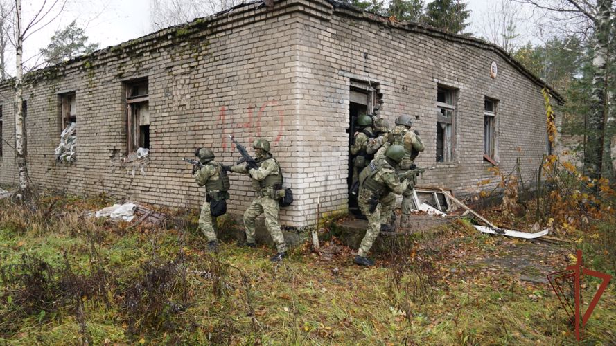 Завершился полевой выход сотрудников ОМОН Управления Росгвардии по Псковской области