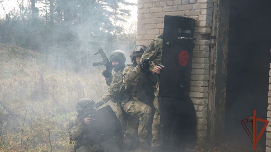 Завершился полевой выход сотрудников ОМОН Управления Росгвардии по Псковской области