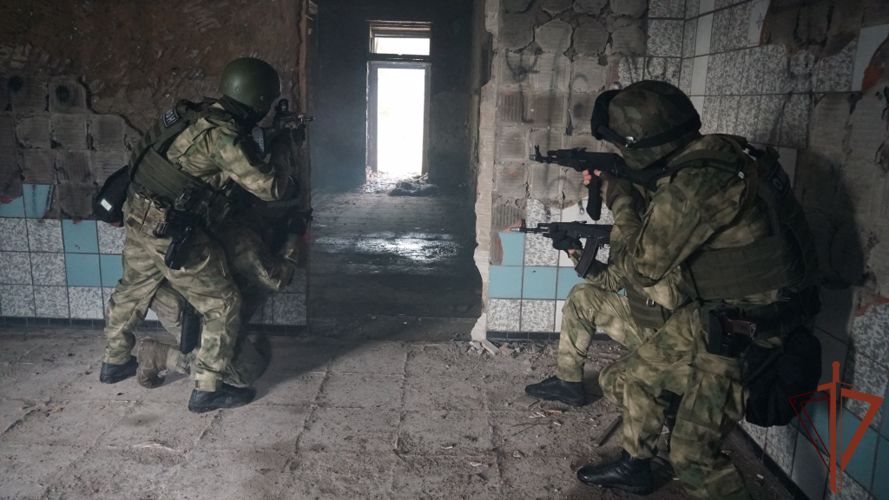 Завершился полевой выход сотрудников ОМОН Управления Росгвардии по Псковской области