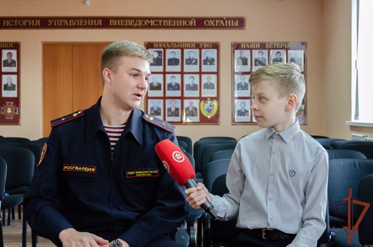 Юные пензенские журналисты побывали в гостях у вневедомственной охраны Росгвардии