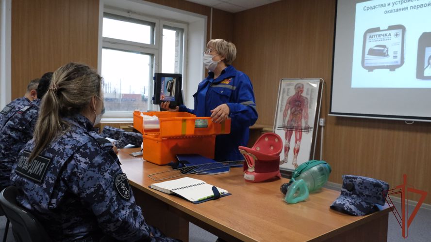 Росгвардейцы проходят курсы первой медпомощи в ярославском областном Центре медицины катастроф