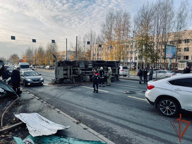 Росгвардейцы предотвратили возгорание топлива после ДТП в Ленобласти 