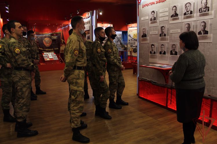 Курсанты Новосибирского военного института проходят стажировку в воинских частях Сибирского округа Росгвардии