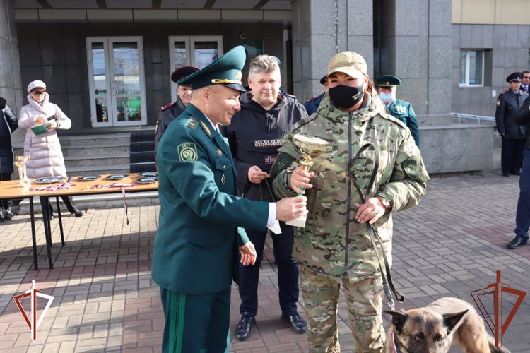 Кинологи Росгвардии стали лучшими на межведомственном турнире в Хабаровске