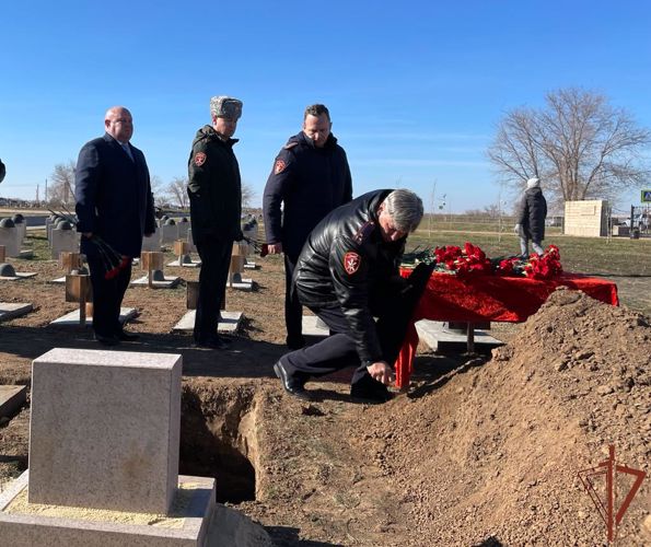 Росгвардейцы почтили память погибшего в годы войны лётчика