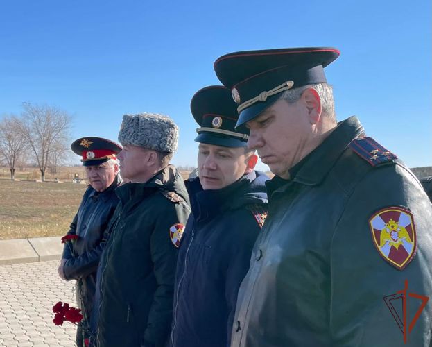 Росгвардейцы почтили память погибшего в годы войны лётчика