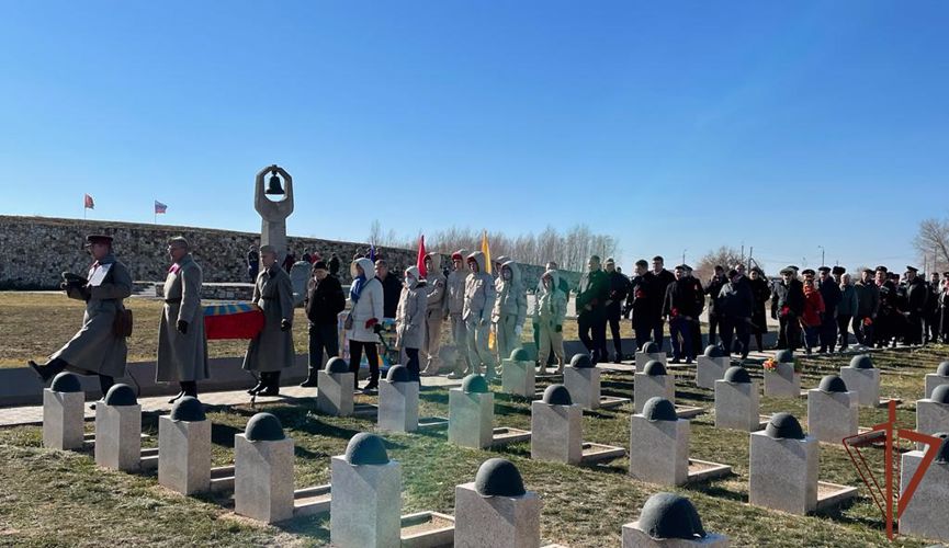 Росгвардейцы почтили память погибшего в годы войны лётчика